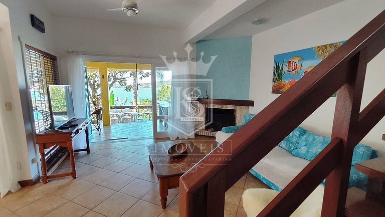 A90 - Casa com piscina e linda vista - centro de Bombinhas -