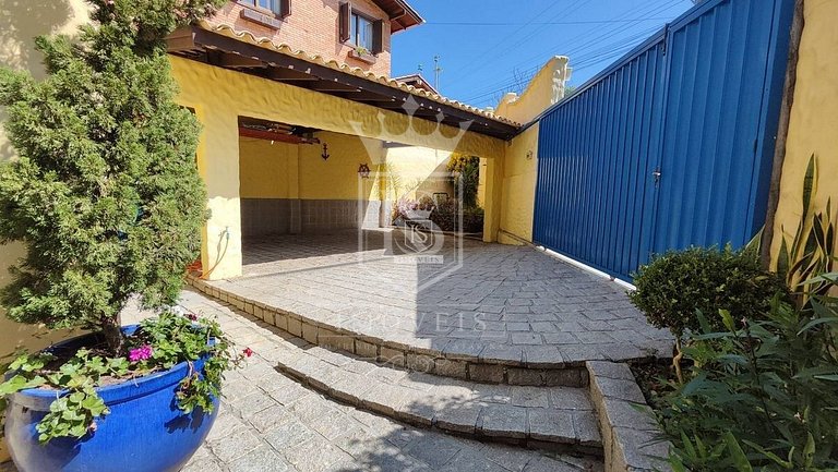 A90 - Casa com piscina e linda vista - centro de Bombinhas -