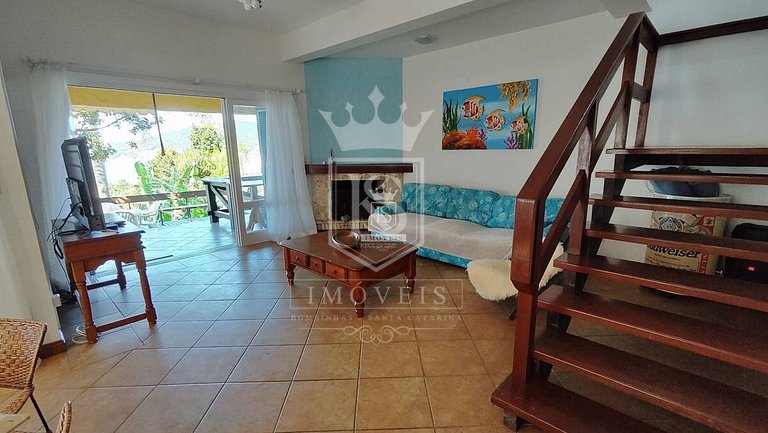 A90 - Casa com piscina e linda vista - centro de Bombinhas -