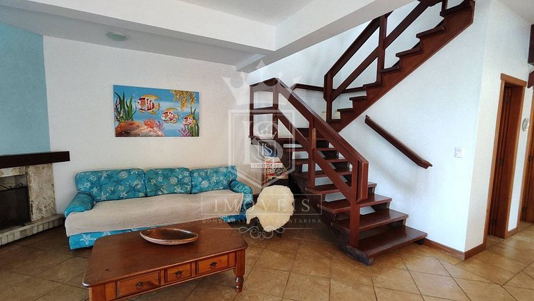 A90 - Casa com piscina e linda vista - centro de Bombinhas -