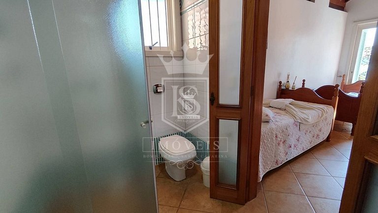A90 - Casa com piscina e linda vista - centro de Bombinhas -