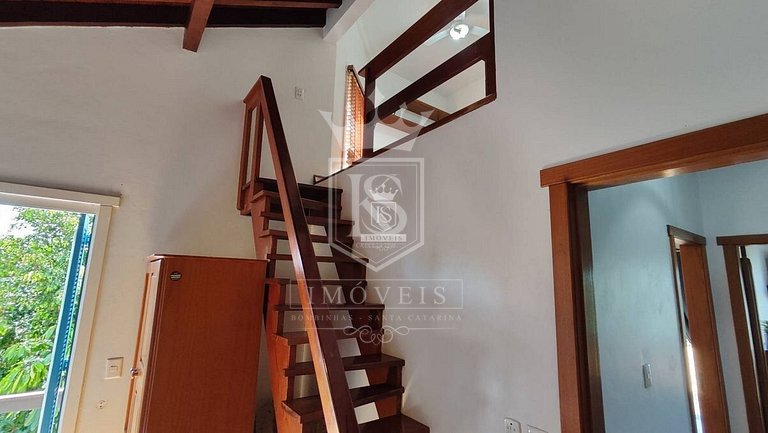 A90 - Casa com piscina e linda vista - centro de Bombinhas -