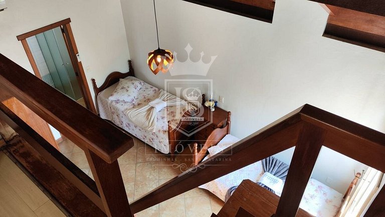 A90 - Casa com piscina e linda vista - centro de Bombinhas -