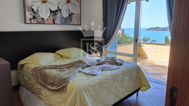 A90 - Casa com piscina e linda vista - centro de Bombinhas -