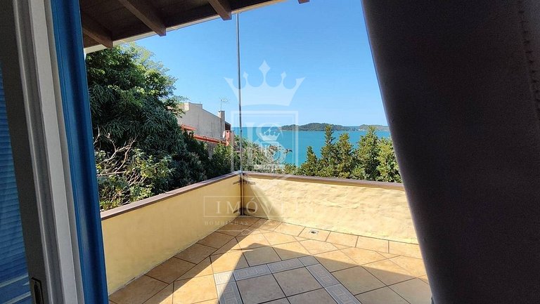 A90 - Casa com piscina e linda vista - centro de Bombinhas -