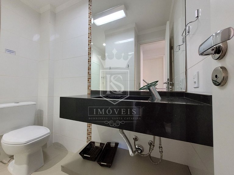A133- Excelente apartamento com 3 dormitórios na praia de Bo