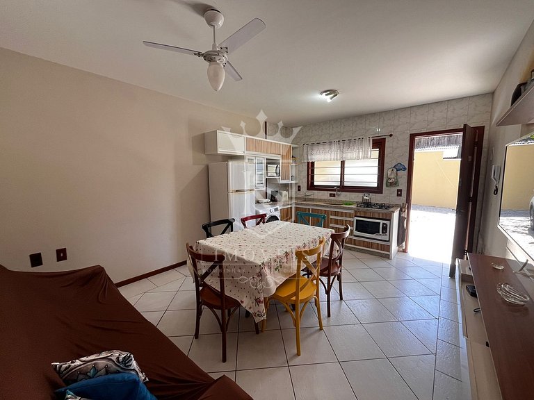 A108- Apartamento em 4 ILHAS a menos de 30 metros do mar!