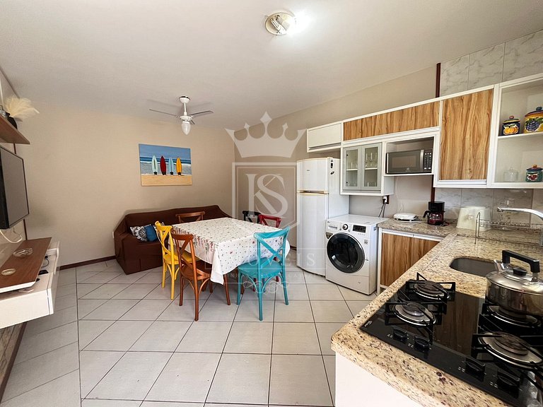 A108- Apartamento em 4 ILHAS a menos de 30 metros do mar!