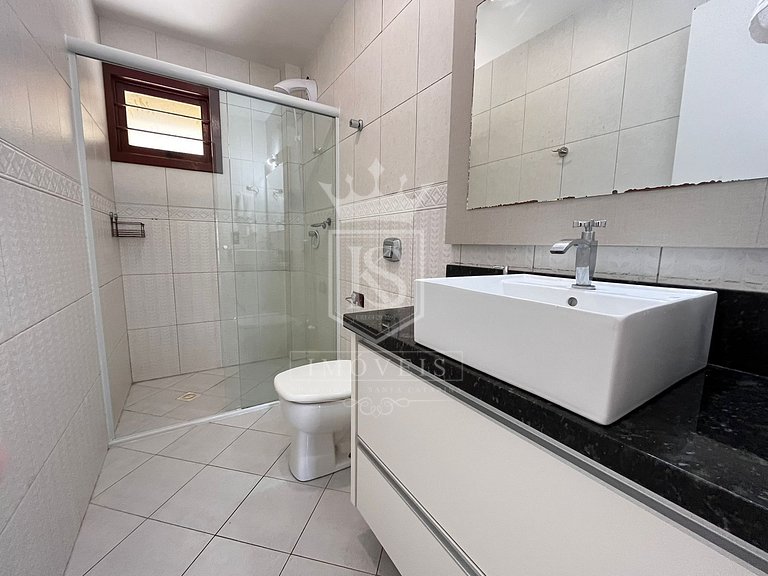 A108- Apartamento em 4 ILHAS a menos de 30 metros do mar!