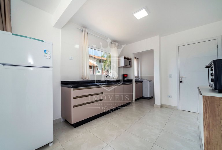A106 - Apartamento de 02 dormitórios próximo à praia de 4 Il