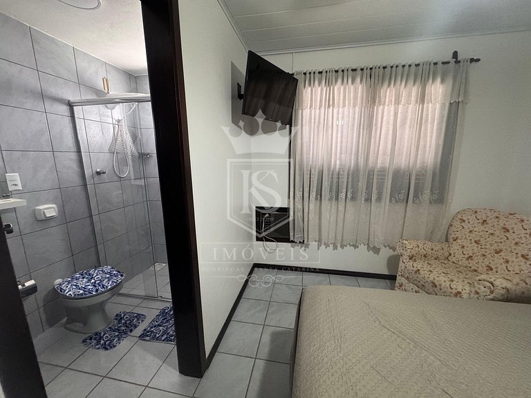 A55 - Casa com 03 dormitórios no centro de Bombinhas