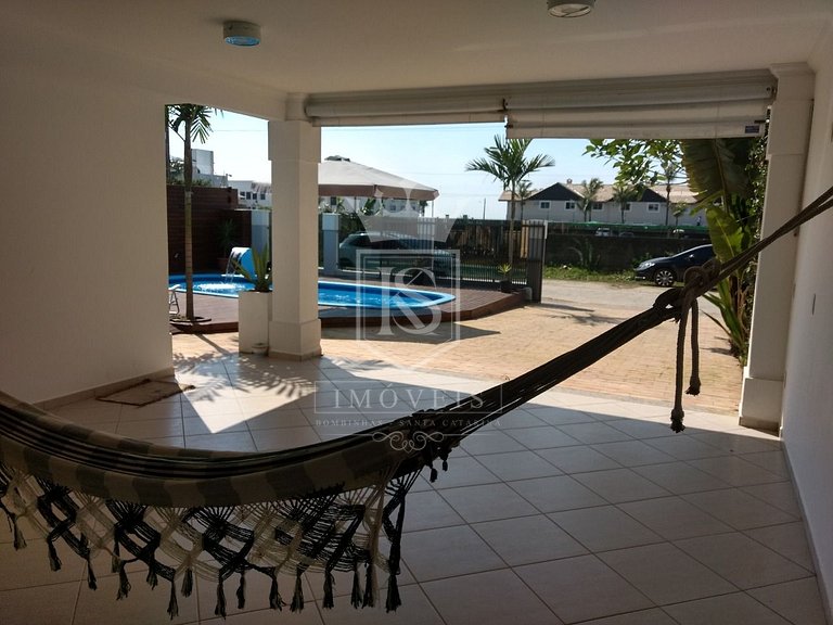 A114- Linda casa 4 suítes em Canto grande com PISCINA!