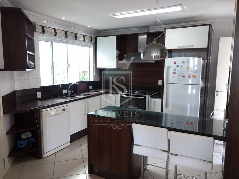 A114- Linda casa 4 suítes em Canto grande com PISCINA!