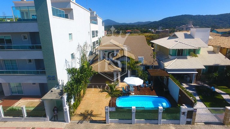 A114- Linda casa 4 suítes em Canto grande com PISCINA!