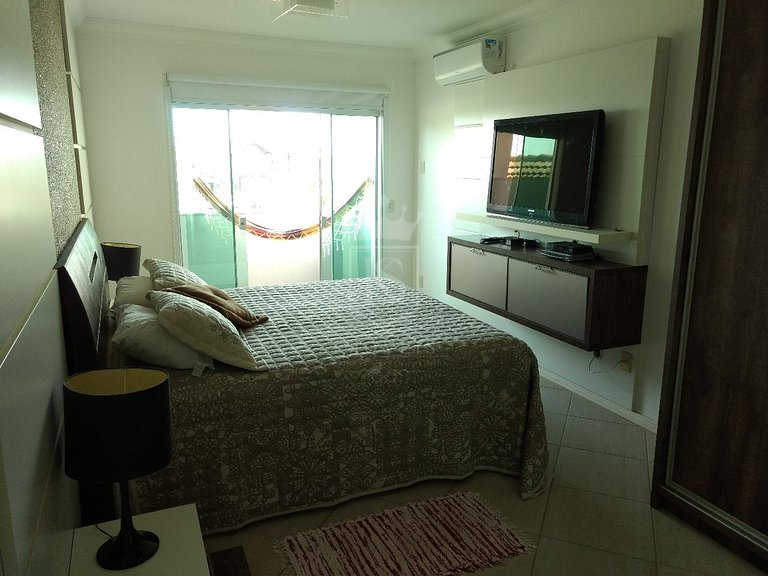 A114 - Linda casa 4 suítes - Canto Grande com PISCINA