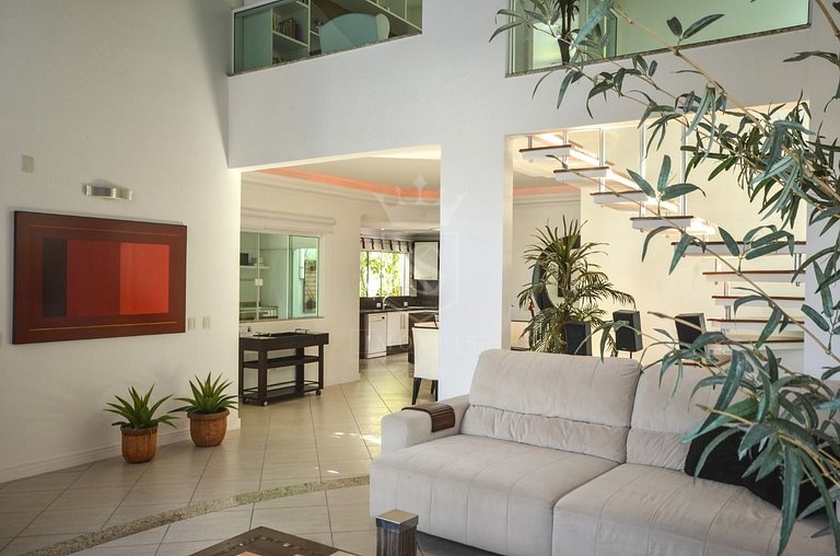A114 - Linda casa 4 suítes - Canto Grande com PISCINA