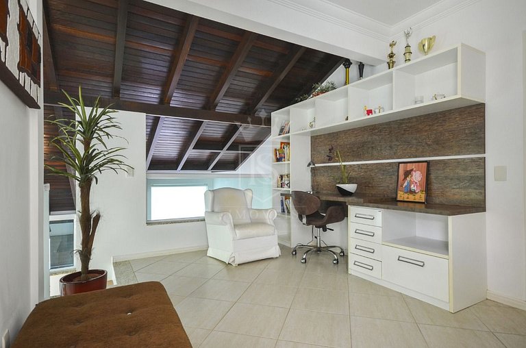 A114 - Linda casa 4 suítes - Canto Grande com PISCINA