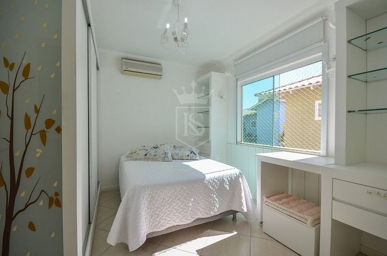 A114 - Linda casa 4 suítes - Canto Grande com PISCINA