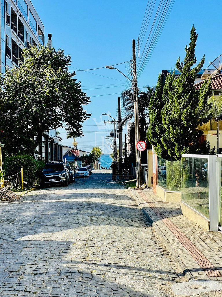 A126 - Mar Blue 303 - Centro de Bombinhas - Perto da praia