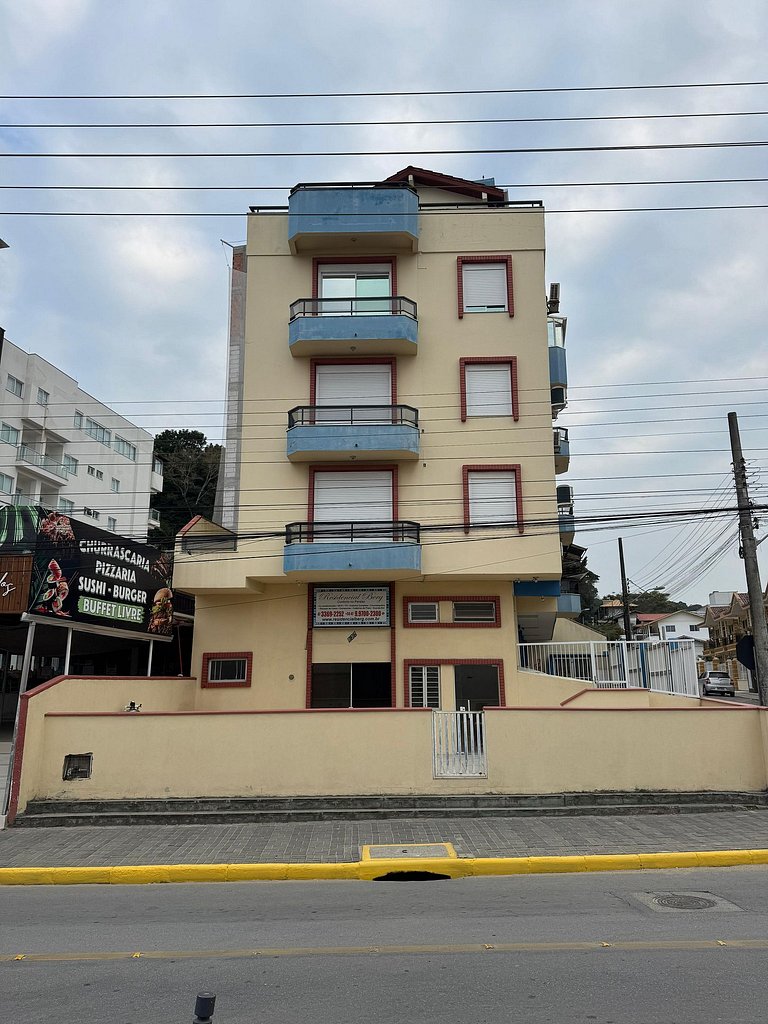 B11 - Res Berg - Apartamento com 02 dormitórios no centro de
