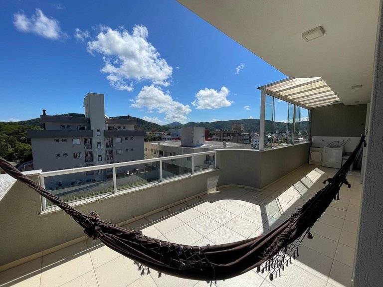 A10 - Cobertura com 03 dormitórios em Bombas