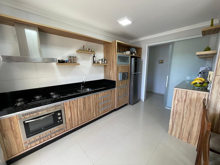 A10 - Cobertura com 03 dormitórios em Bombas