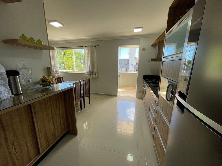 A10 - Cobertura com 03 dormitórios em Bombas