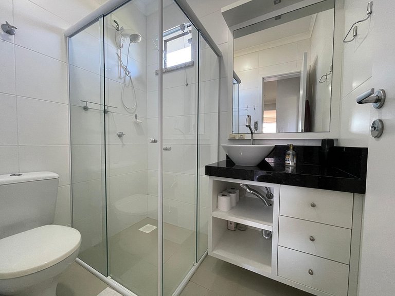 A10 - Cobertura com 03 dormitórios em Bombas