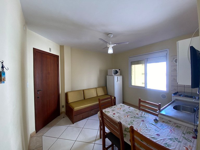B32 - Res Berg - Apartamento com 01 dormitórios no centro, s
