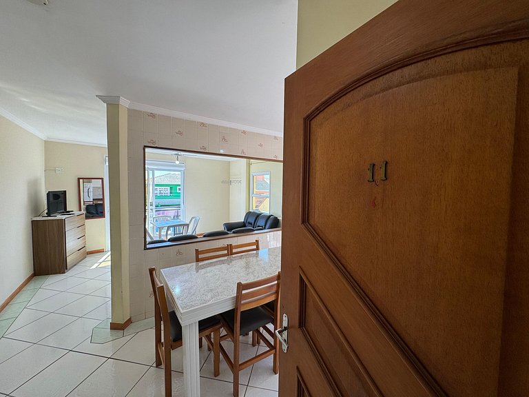 B11 - Res Berg - Apartamento com 02 dormitórios no centro de