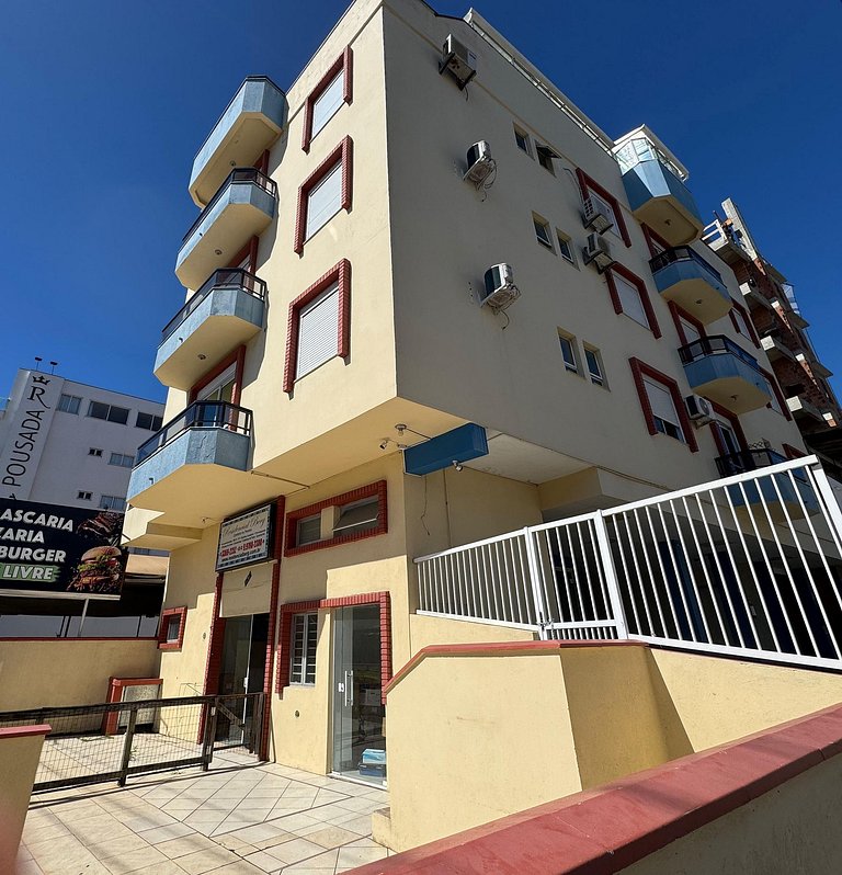 B21 - Res Berg - Apartamento com 02 dormitórios no centro, c