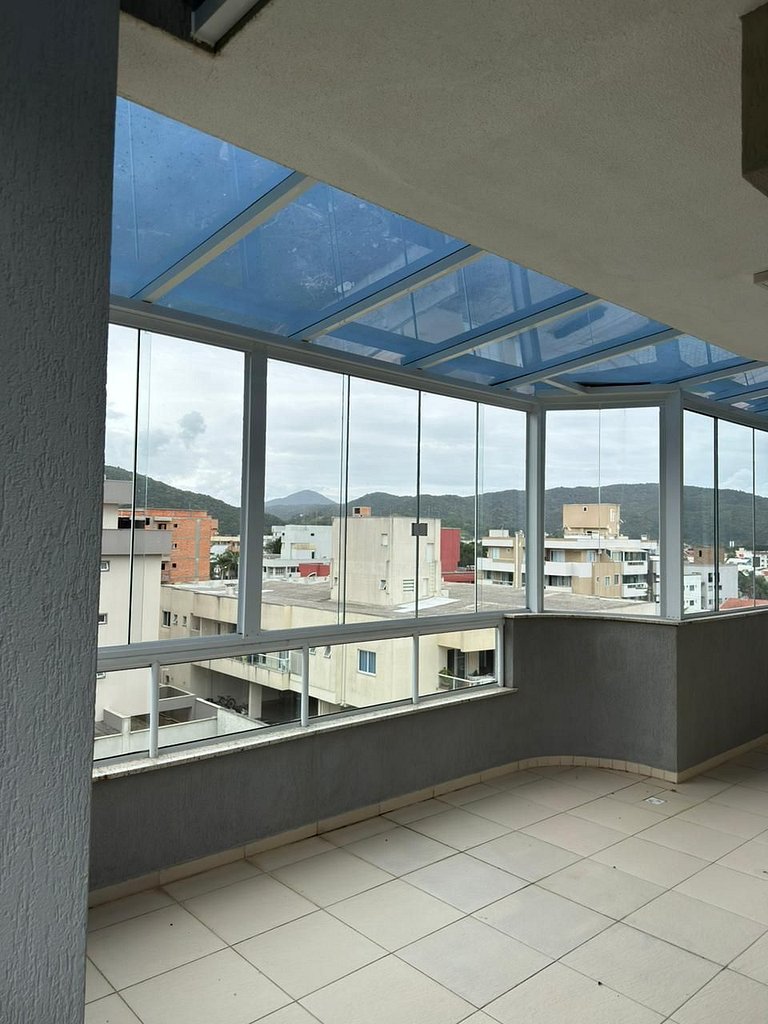 A10 - Cobertura com 03 dormitórios em Bombas