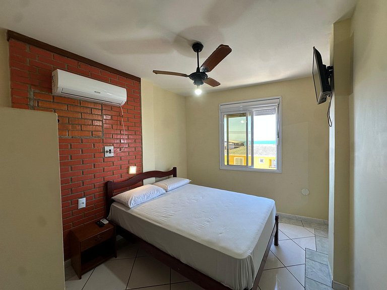 B21- Apartamento com 02 dormitórios com vista Mar