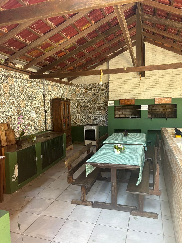 Apartamento de 02 dormitórios bem localizado na praia do Cen