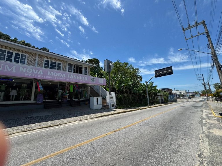 Casa com 03 dormitórios na praia de Zimbros