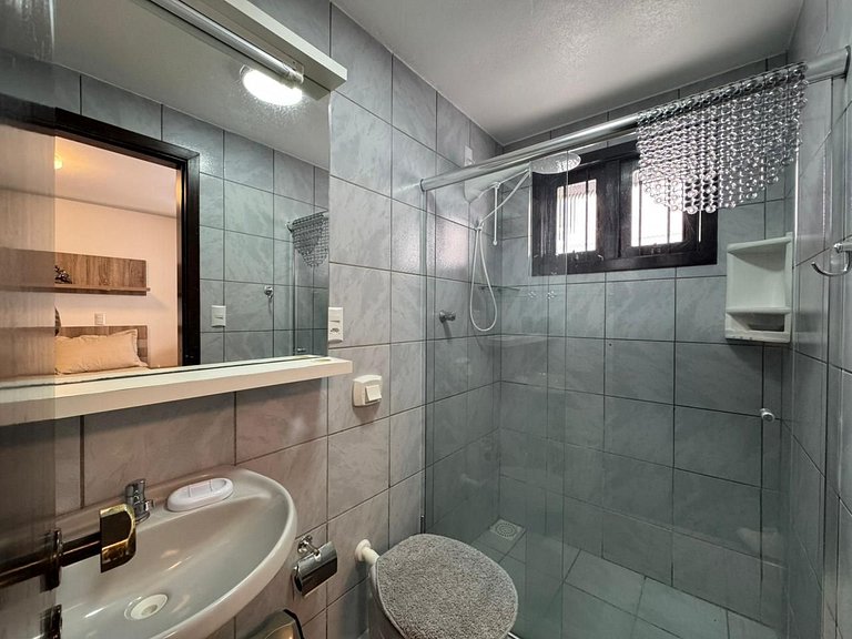 A55 - Casa com 03 dormitórios no centro de Bombinhas