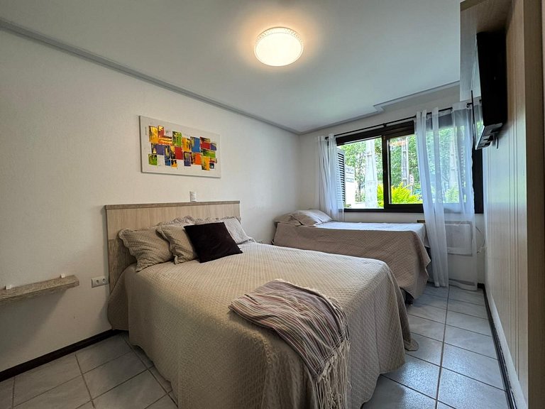 A55 - Casa com 03 dormitórios no centro de Bombinhas