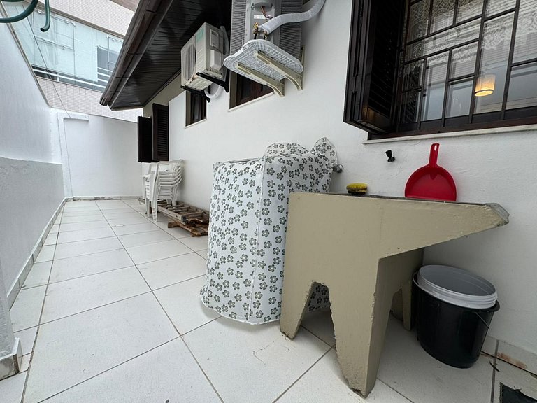 A55 - Casa com 03 dormitórios no centro de Bombinhas