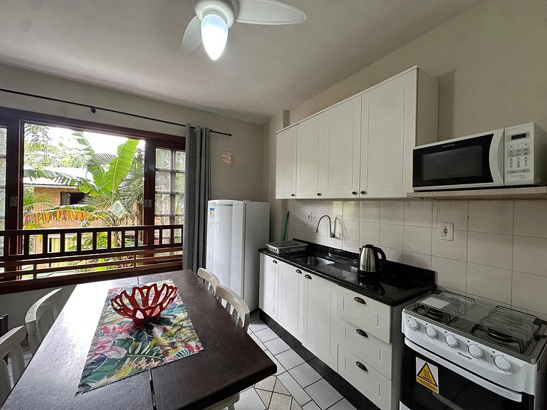 Apartamento de 02 dormitórios bem localizado na praia do Cen