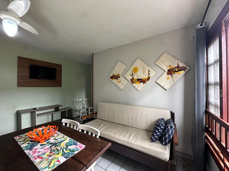 Apartamento de 02 dormitórios bem localizado na praia do Cen