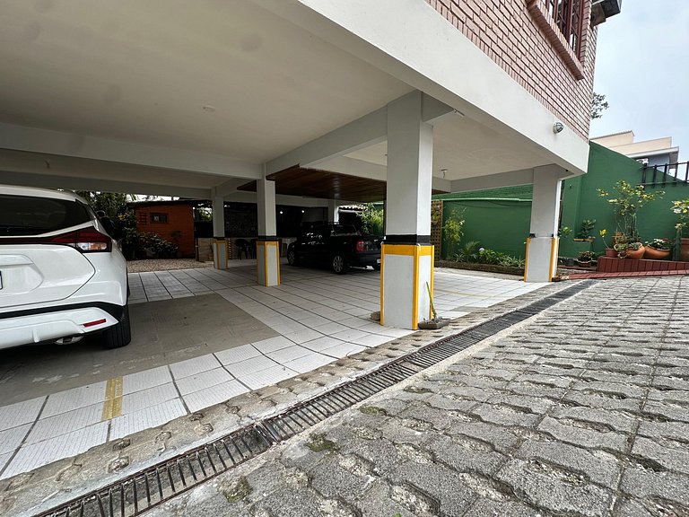 Apartamento de 02 dormitórios bem localizado na praia do Cen