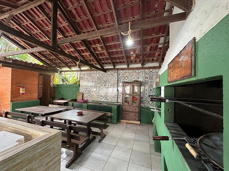 Suíte para até 04 pessoas bem localizada na praia do Centro