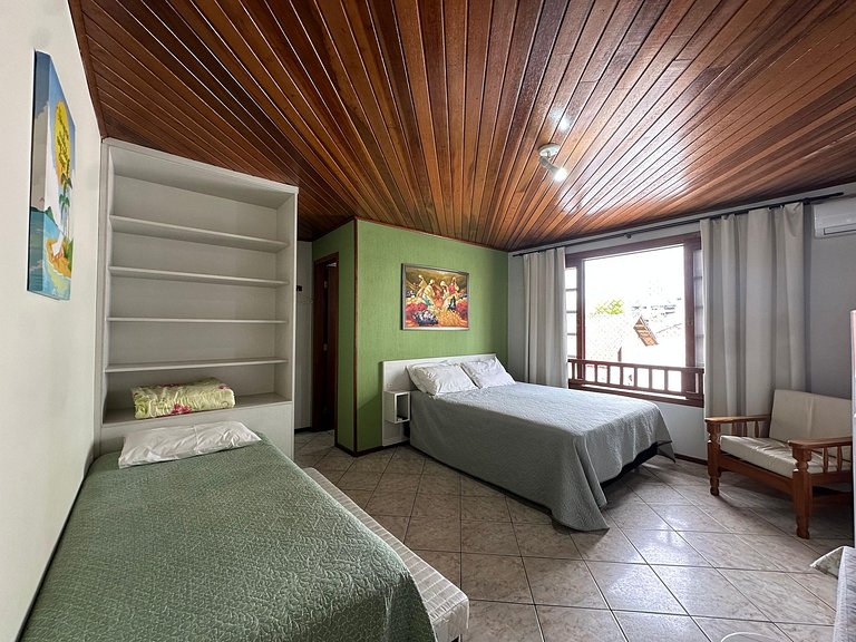 Suíte para até 04 pessoas bem localizada na praia do Centro