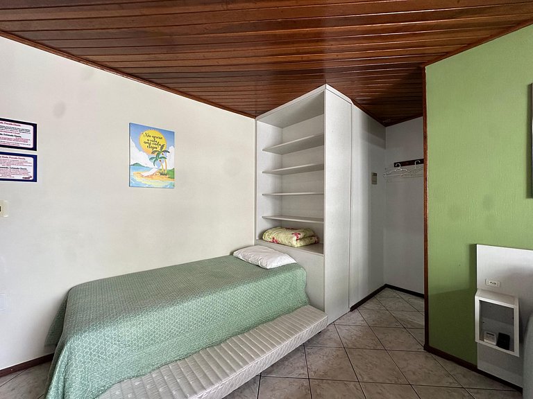 Suíte para até 04 pessoas bem localizada na praia do Centro