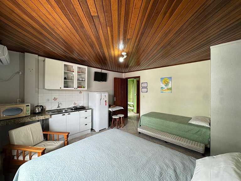 Suíte para até 04 pessoas bem localizada na praia do Centro