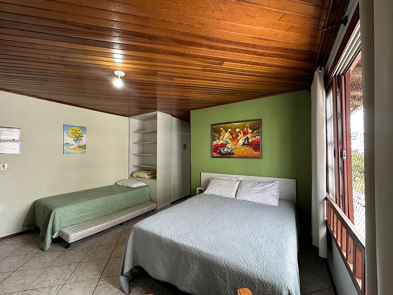 Suíte para até 04 pessoas bem localizada na praia do Centro