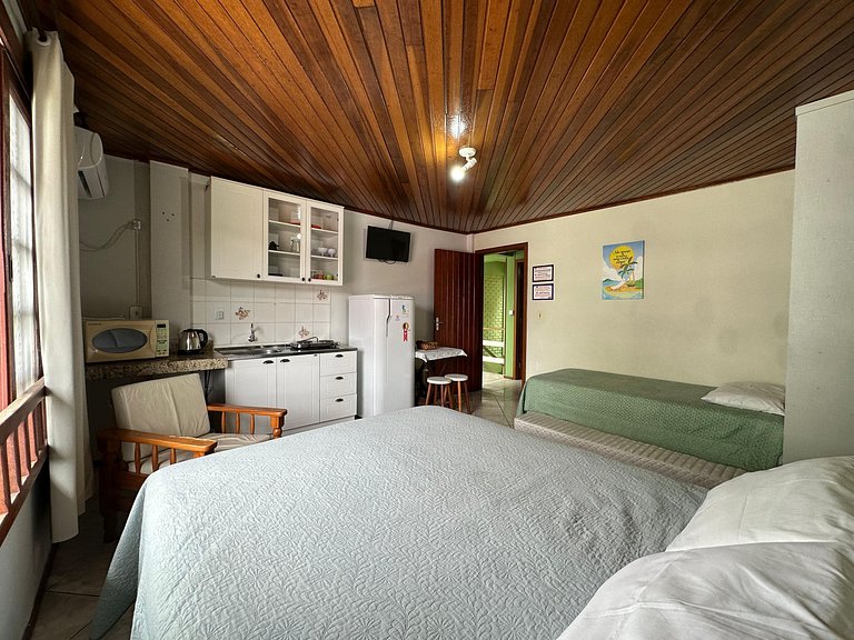 Suíte para até 04 pessoas bem localizada na praia do Centro