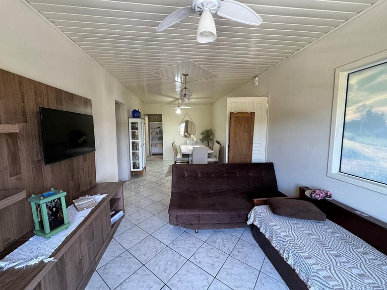 Casa com 03 dormitórios na praia de Zimbros