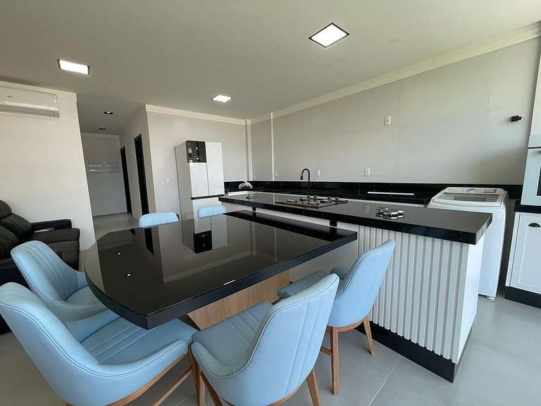 A96 - Apartamento 2 suítes em Bombas perto da praia Apto 201