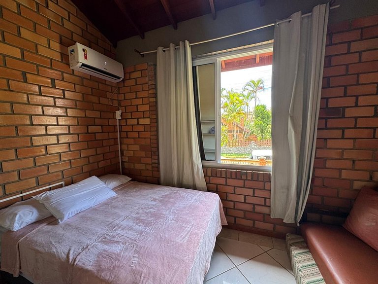 B01- Casa com piscina para até 10 pessoas no centro